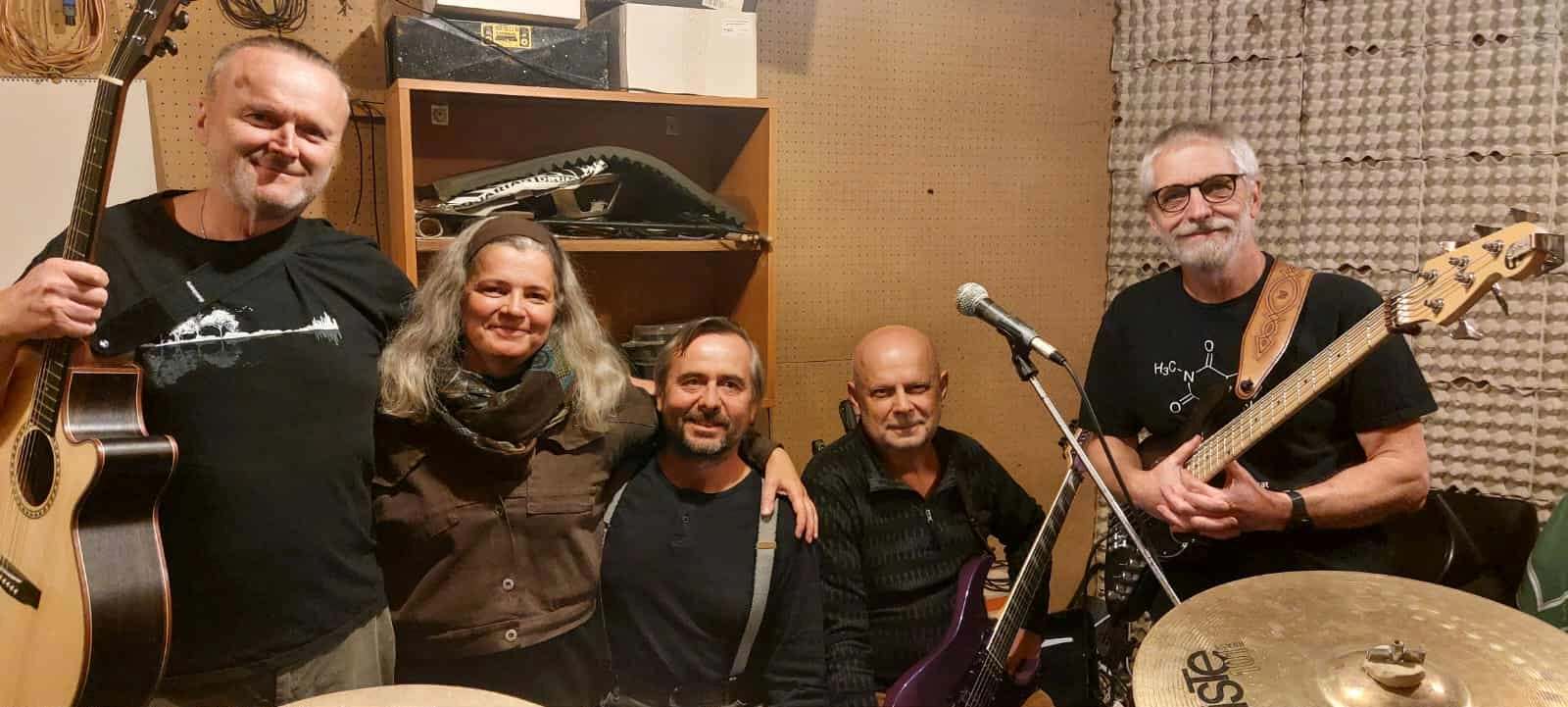 pavla-bouckova-a-petr-novotny-zanrove-pestry-koncert-krest-cd-nedolomim